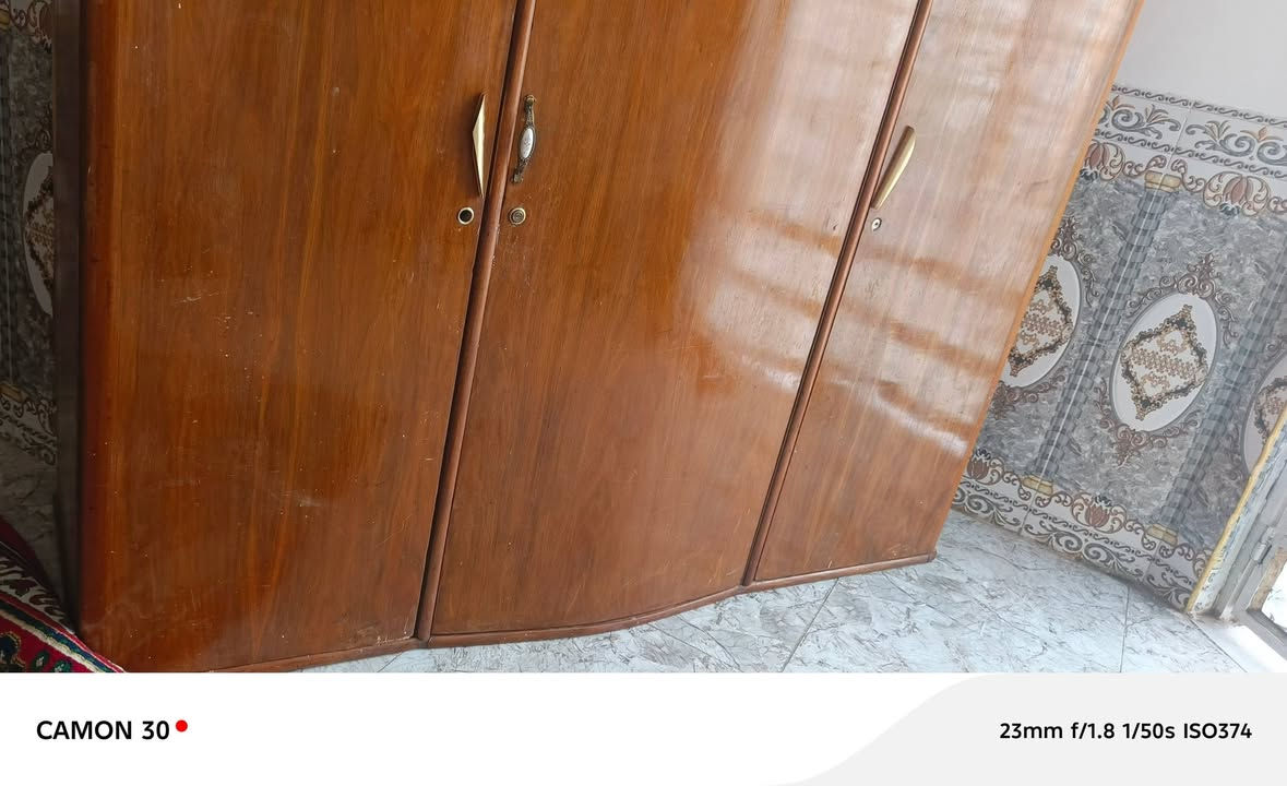 كنتور ٣ ابواب كلش نضيف صاج مو سوكي السعر ١٣٠ وبيه مجال العنوان محاويل *********** يرهم مراوس ب كاونتر او سبلت مكيف محترك
