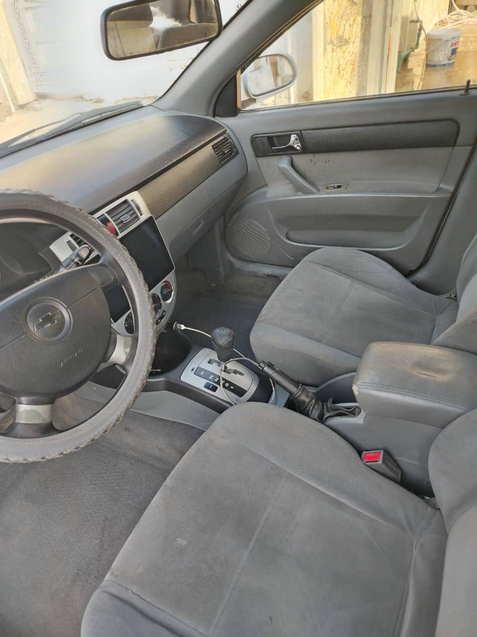 مديل2010سنويه باسمي تحويل ثاني يوم بيها كاربون قطعه وحده تبديل جاملغ أمامي صفحه السايق السعر82وبيها مجال موصل ***********
