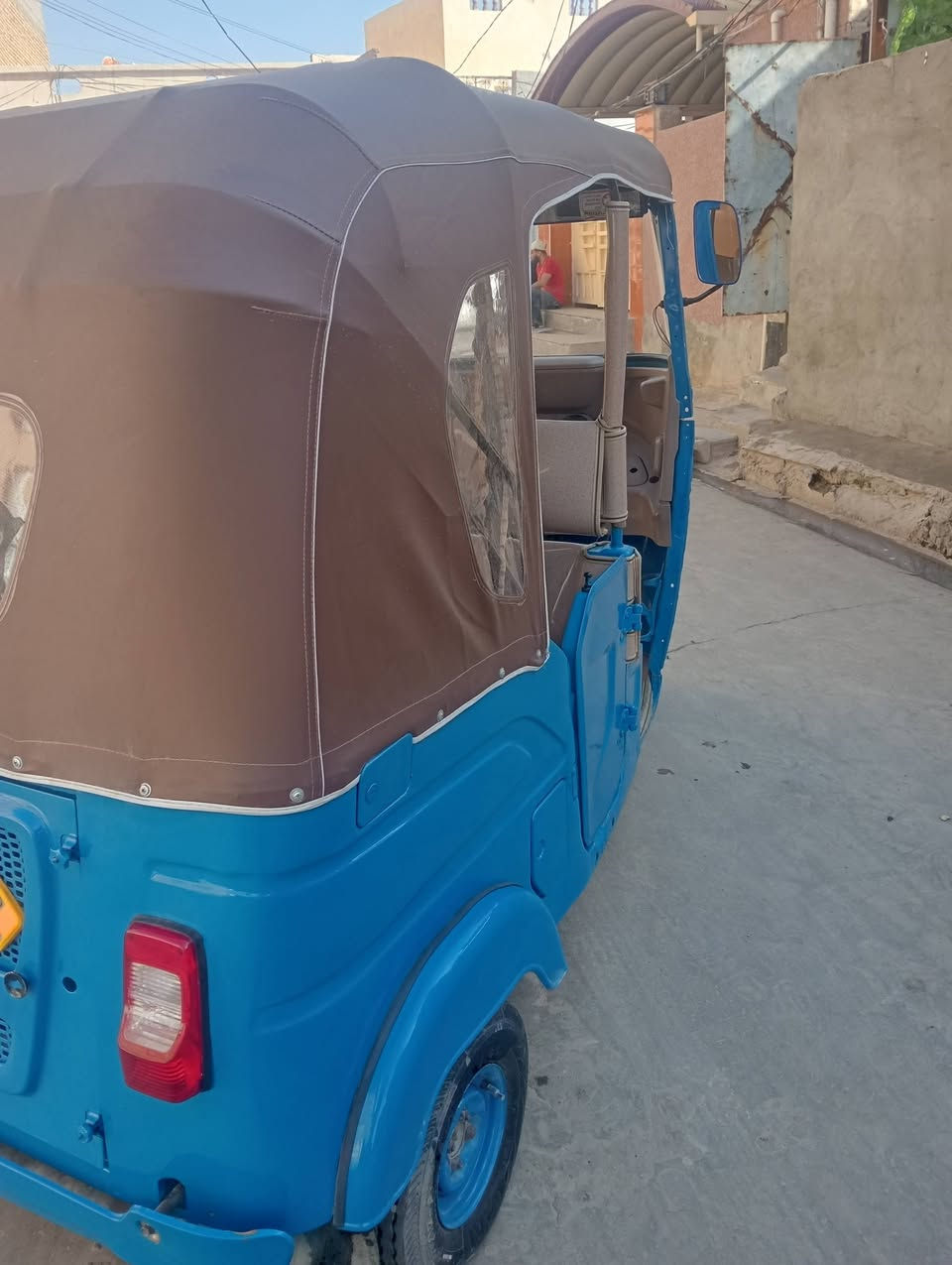 السلام عليكم
للبيع 21 تحويل 
التكتك معمره جديد 
كامله مكينه مجفته جديد 
دوشمه جديده جادر جديد 
تخم تاير ويل جديد 
كهربائيات كامله السعر 
اتصل على الرقم *********** ديالى بعقوبة
