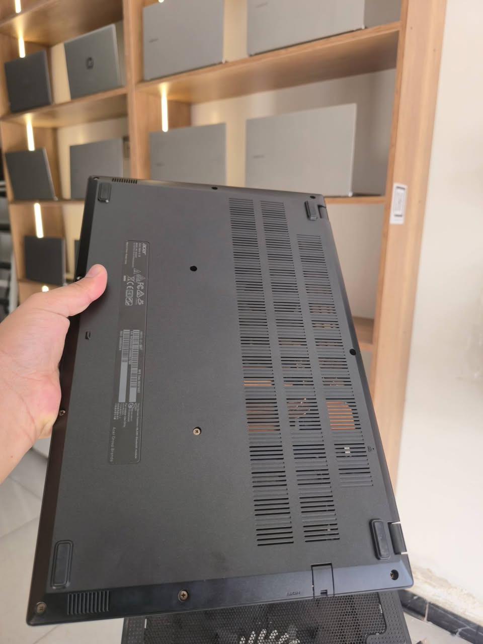 Acer Nitro ANV15-51
الموديل: Acer Nitro V 15 (ANV15-51)
المعالج: Intel Core i5-13420H (الجيل 13)
عدد الأنوية: 8 أنوية (4 Performance + 4 Efficient)
عدد الخيوط: 12 Threads
الرام: 16GB DDR5
كرت الشاشة الخارجي: NVIDIA GeForce RTX 2050
حجم ذاكرة الكرت: 4GB GDDR6
كرت الشاشة الداخلي: Intel UHD Graphics
نظام التشغيل: Windows 11 Pro 64-bit
DirectX: DirectX 12
الشاشة: 15.6 إنج FHD (1920×1080)
نوع الشاشة: IPS
معدل التحديث: 144Hz
التخزين: 512GB ssd
المنافذ: USB 3.2، USB Type-C، HDMI، LAN، منفذ سماعة 3.5mm
 موجود توصيل لكل المحافظات 
مكاني بغداد


**إذا كنت صاحب هذا الإعلان وتريد حذفه لأي سبب، رجاءا أرسل رسالة إلى الدعم الفني**