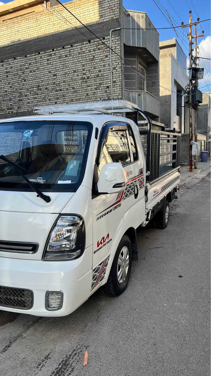 سلام عليكم حبايبنه الطيبه كيه بنكو موديل 2022 رقم بغداد انكليزي سنويه جديده بأسمي مبدل باب اصلي ابلادي نفس الون مال الصدر ماشيه 100 الف 
السياره فول سستم 
تبريد خير من الله ثلج 
كير مكينه مكفوله شرط الفحص 
تحكم استيرين 
هيتر مري 
اشاير مري 
حساسات خلفيه 
السعر 145 مع المحجر معجبك السعر ان شاء الله اتحصل ارخص وكلشي اكو بسوك للاتصال***********
*********** بغداد, العراق
