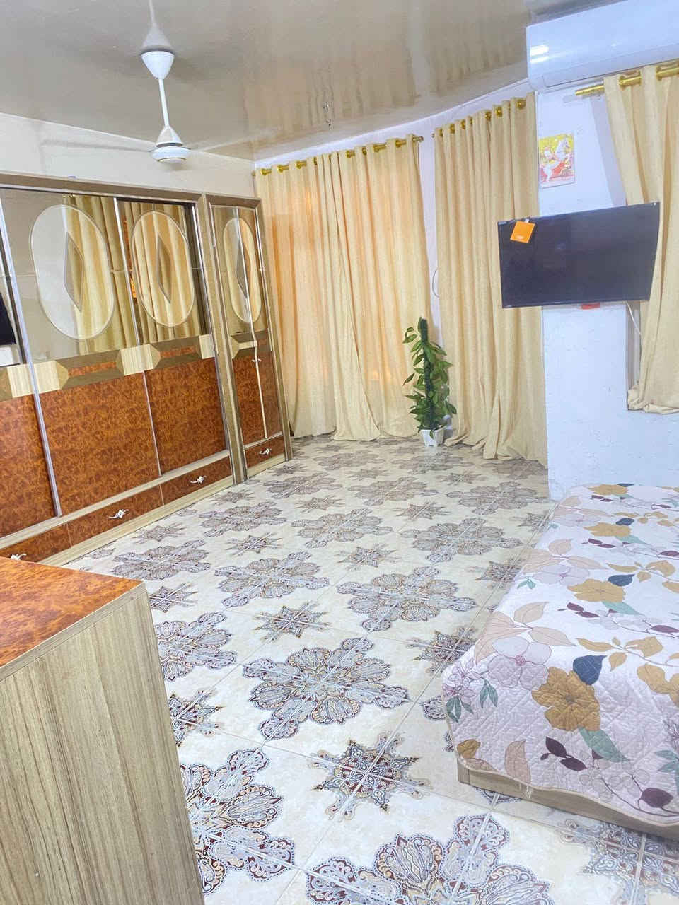 إسلام عليكم / بيت 🏠 للبيع بشعب حي تجار مقابيل كليه لامام لكاضم عليه سلام /مساحه 145م/نزال 22/واجهه 6.75/تفاصيل لبيت يحتوي على طرمه استقبال مطبخ حولي خدمات/5غرف/للاستفسار مكتب شعب للعقار هاتف 📞 ***********/
واتساب ***********
