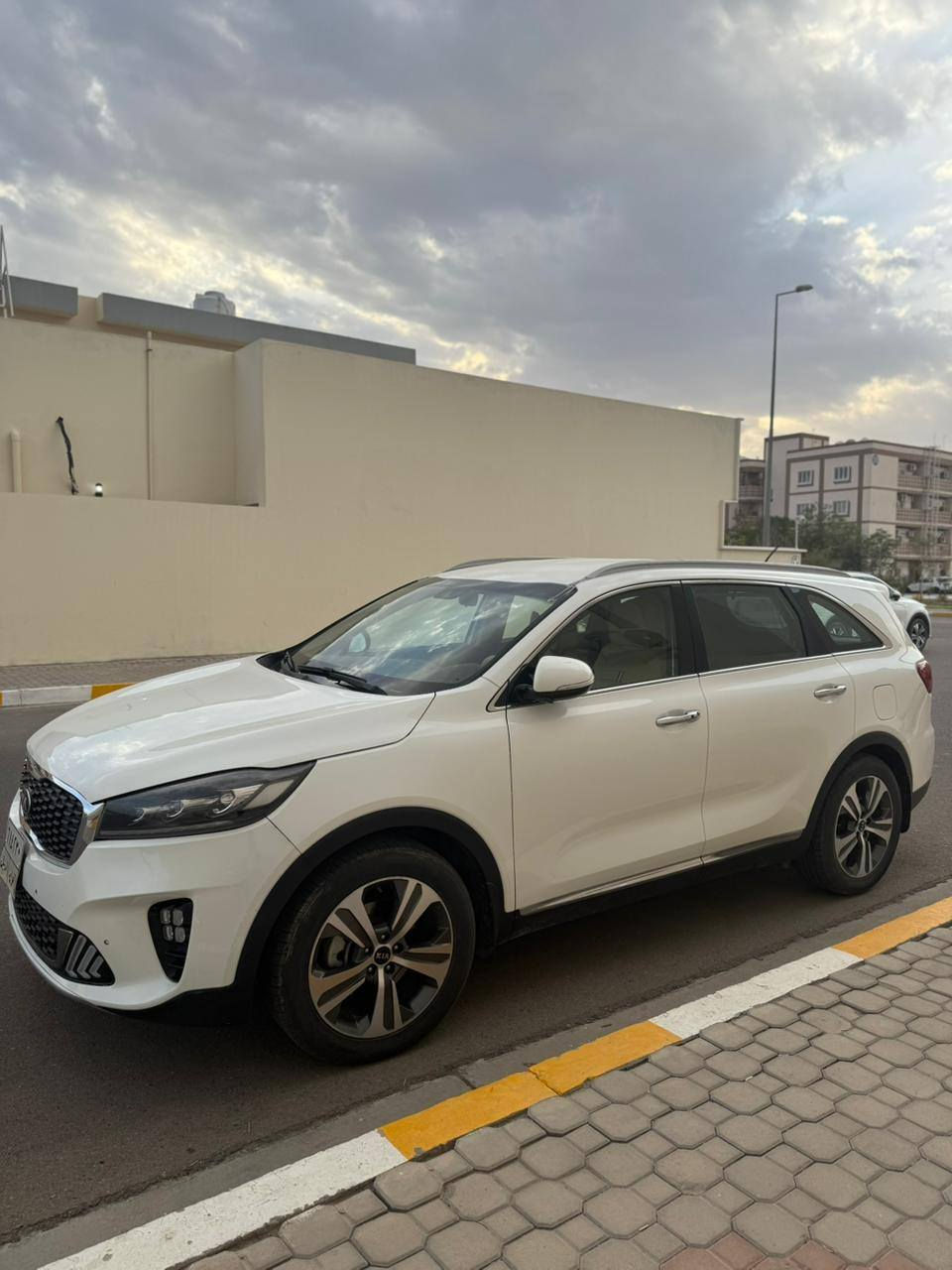 السلام عليكم سورنتو موديل 2020 خليجي محرك ٦ سلندر
السيارة كفالة عامة من الصبغ قطرة صبغ ما بيهة حتى دعاميات  و كفالة من فتح والتبديل بيهة فقط بارد بسيط جدا بلباب 
 رقم اربيل
 موصفاتهة 
بصمة 
جنطة كهرباء 
ثلاث قطع تبريد 
ثلاث وضعيات قيادة 
سبعة راكب 
حساس امامي و خلفي 
بردات خلفية 
كامرة خلفية دوارة 
مري شفط 
اشارة ترحيب 
بصمة ابواب
كشنات جلد و كهرباء السايق والي بصفة 
مكينة 6 سلندر كفالة عامة من فتح 
الكير كفالة عامة من فتح 
ماشية ٨٤ الف كيلو متر  
عنواني بصرة
السعر ٢٤٠
للاستفسار *********** البصرة, العراق
