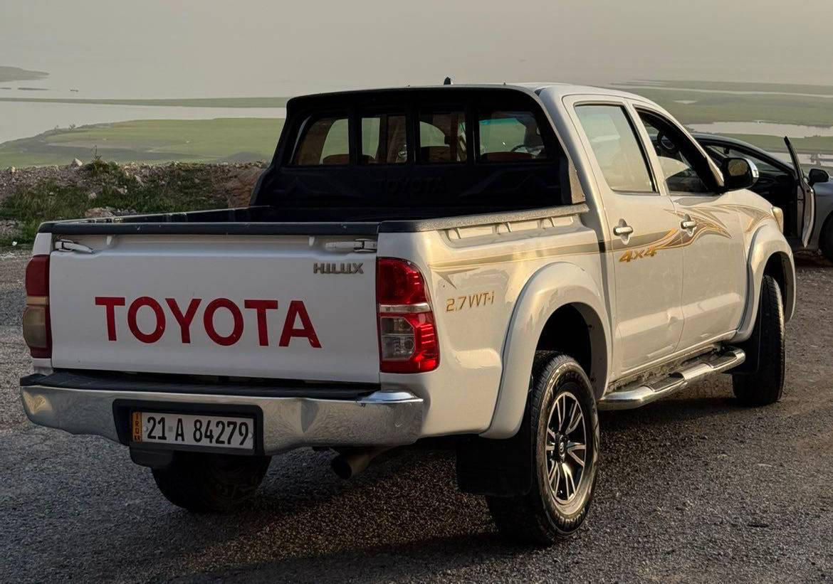 تۆیۆتا هایلۆکس 2012
گیرومەکینە بەشەرت 
 زۆربەجوانی پاکی ماوە 
 هیچ خەلەلیکی تیدا نییە 
یەک لای سەیارەكە 
لەگەل دوو بست سەقی بۆیاخە

سعر لە کۆمێنت داوابکە ڕاستەخۆ بۆت دیت 📩 

سەنەوی تا 2032 تازەیە 

ژمارەی خاوەنی 
***********
