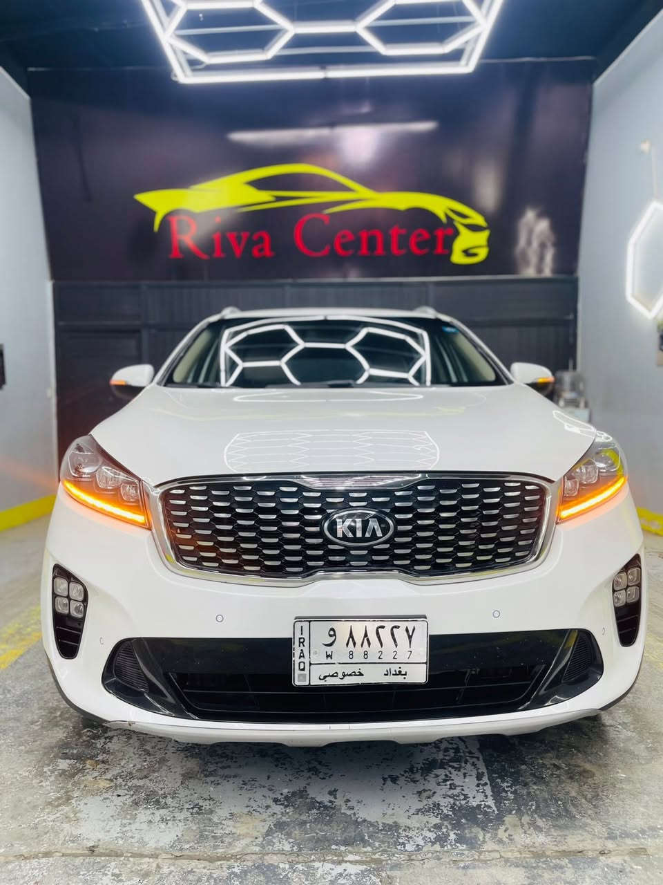 السلام عليكم اخوان وحياكم الله..
سورنتو خليجي 2018 شكل 2020 اخذتها زيرو على ايدي 
ماشية 115 الف كيلو...بيها دك جرس تنبيه من تمشي 120 كيلو
مواصفاتها معروفة 6 سلندر ..كير 8 سرع والى باقي المواصفات
مكفولة...كير ..محرك ..حادث..تبديل..فقط بيها باردين..
الاول ..جامرلوغ الايمن اصبعين
الثاني اسفل باب السائق..شبرين
ادامة كاملة..صدر..تايرات تبديل جديد.حمام وبوليش
السيارة جاهزة من كل النواحي..
السعر 230$


**إذا كنت صاحب هذا الإعلان وتريد حذفه لأي سبب، رجاءا أرسل رسالة إلى الدعم الفني**