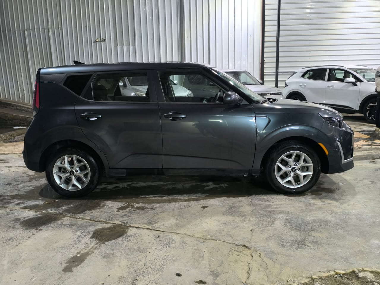 للبيع كيا صول 2023
 وارد امريكي رقم اربيل الدولي 
وكالة أو تحويل 
----------------------
* المواصفات * 🏅
. محرك 2.0 دوش
. رادار تحديد مسار مثبت سرعه 
. حساسات - شاشة - كاميرا خلفية 
. تحكم ستيرن جهتين
. مانع انزلاق
. ويل كب
. أنظمة قيادة متعددة 
باقي المواصفات موضحة بالصور 
----------------------
الضرر..
بنيد  / جامل بارد / بدون دواخل 
السعر 💰 💵 (( 157 )) بي مجال 
للاستفسار الاتصال على الرقم التالي ☎️☎️
‏‪‏- ‏‪0772 395 5960‬‏
-‏ ‪0783 199 4494‬‏
