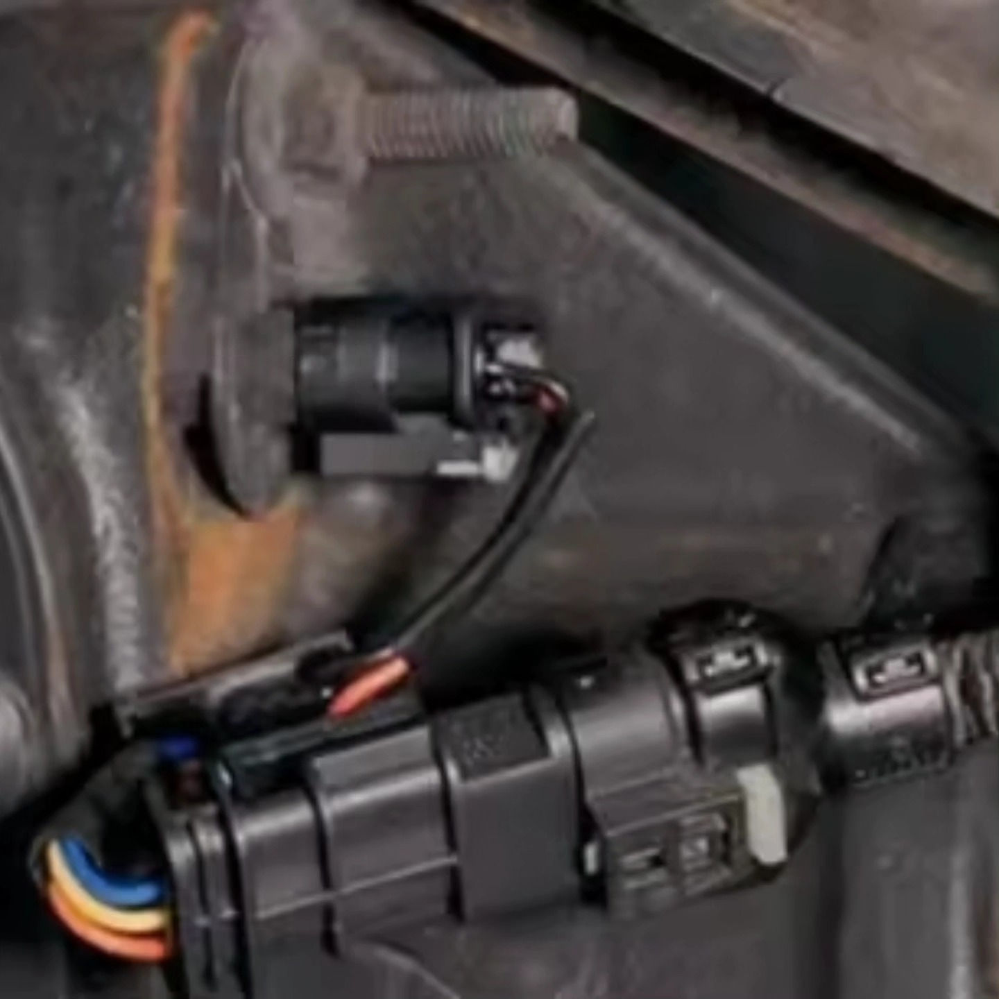 🔥 Locker Sensor Bypass Harness للجيب رانگلر والگلادييتر 
عربي / كردي 
تعاني من مشاكل بحساس الدفرنس أو يطلع عندك خطأ باللوكَر؟
هاي القطعة تحل المشكلة وتخلي اللوكَر يشتغل طبيعي بدون أخطاء 👌
✅ تلغي حساس اللوكَر بدون ما يطلع تحذير
✅ تشغّل الدفرنس لوك بشكل طبيعي
✅ تركيب سهل Plug & Play
✅ بدون برمجة وبدون ضرر على كمبيوتر السيارة
✅ مقاومة للماء وأصليّة بالفيش
🚗 مناسب لـ:
Jeep Wrangler JL
Jeep Gladiator JT
📍 A-Z CAR
بغداد – الكاظمية – شارع النواب
📞 ***********
🚚 توصيل لجميع المحافظات

Locker Sensor Bypass Harness بۆ Jeep
ئەگەر کێشەی سنسۆری لوکەر هەیە یان هەڵە لە سیستەمی دیفرەنس دەرئەکەوێت، ئەم پارچەیە چارەسەری گونجاوە بۆ ئەو کێشانە. ئەم هارنسە وا دەکات لوکەر بە شێوەی ئاسایی کار بکات بەبێ ئەوەی هەڵە یان ئاگادارکردنەوە لەسەر شاشەی ئۆتۆمبێل دەرکەوێت.
تایبەتمەندییەکان:
لابردنی سنسۆری لوکەر بەبێ هەڵە
کارکردنی دیفرەنس لوک بە شێوەی تەواو
دانانی ئاسان Plug & Play
بێ پڕۆگرامکردن
بێ زیان بۆ کۆمپیوتەری ئۆتۆمبێل
فیش و وایەر ضد ئاڤ
گونجاو بۆ:
Jeep Wrangler JL
Jeep Gladiator JT
A-Z CAR
بەغدا – کاظمیە – شەقامی نواب
***********
گەیاندن بۆ هەموو پارێزگاکان
