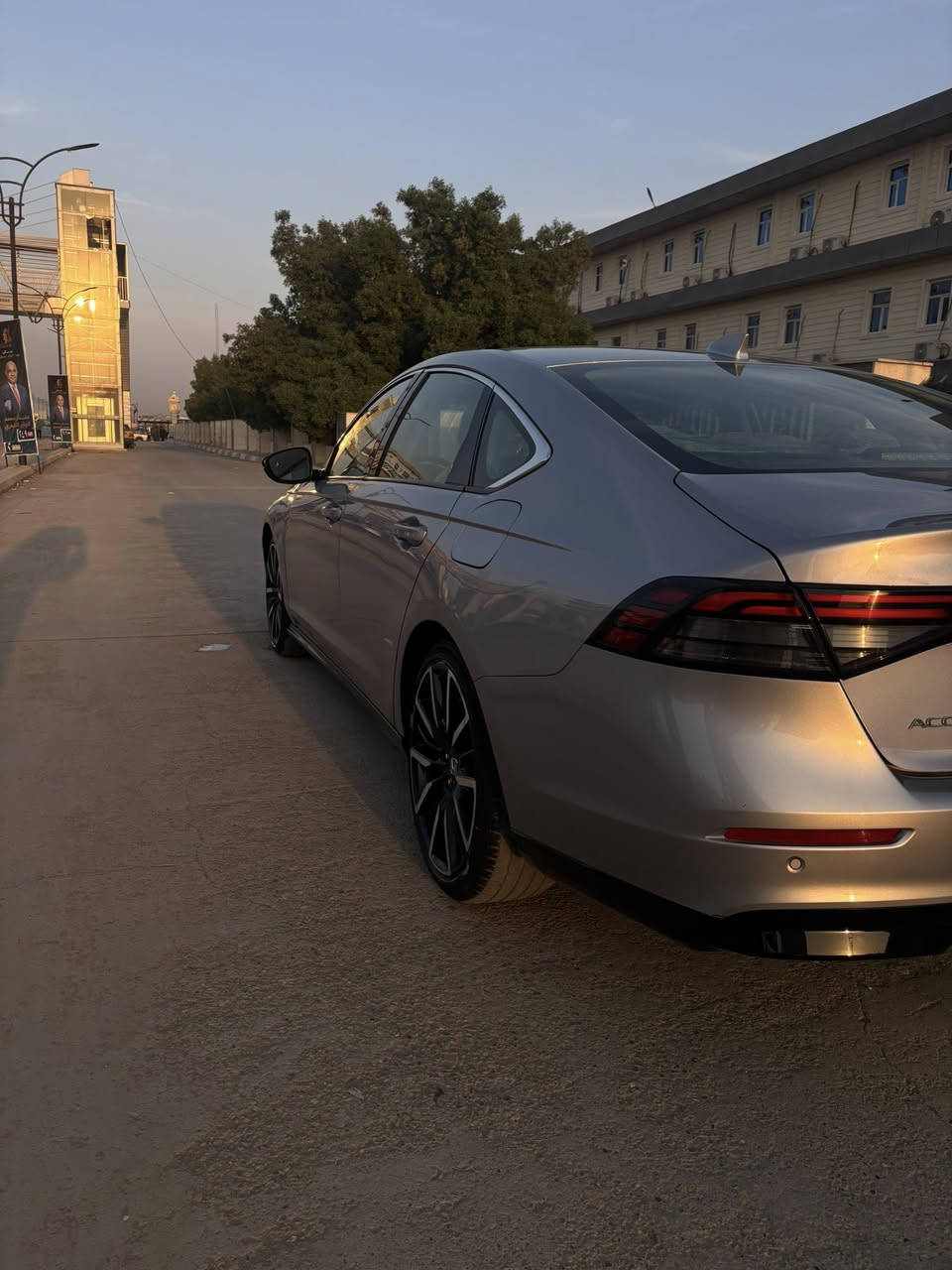 هوندا اكورد هايبرد تورنك 2023
اعلى فئه بالاكورد 
1- داتا شو 
2- تدفئه تبريد مقاعد اماميه+ تدفئه مقاعد خلفيه
3-حساس مطر
4- شحن لاسلكي
5-مري قلاب 
6-كشنات جلد
7-بصمه+فتحه
8-اشاير بالمري
9-حساسات امامي خلفي
10-رادار جانبي
11-تشغيل عن بعد
12-قطعتين تبريد
13- خزن كشنات
14-مقاعد اماميه كهرباء
***********
السياره بدون تبديل وبدون صبغ
