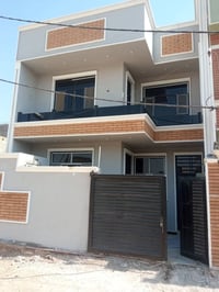 شارع ٨٠ • ١٥٠م • واجهة ٧٫٥م