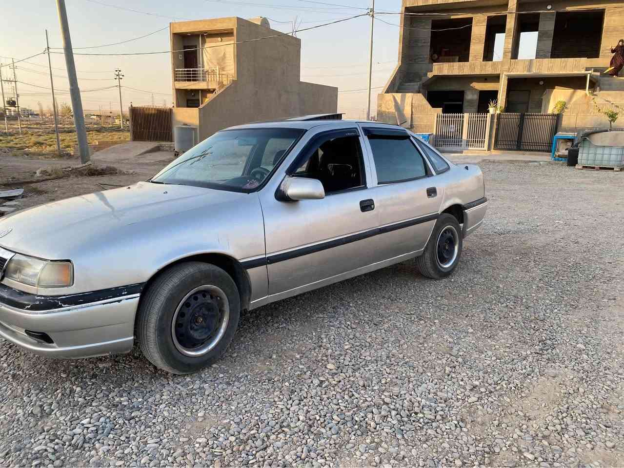 ئوپل فكتريا موديل 1990 سه نه وي پلاستيك گيرو مه كينه ي به شه رت كاره باي مه زبوت چوار تايه ي لؤكي له ژيره تازه تاخم پيشم گوريوه هه موو گياني به شه رت چركه ي تيابوو وه ره قه يه بشكينه سه عري 2٣گه لا مه عمه له ره قه م ته له فون*********** شمشمل, السليمانية
