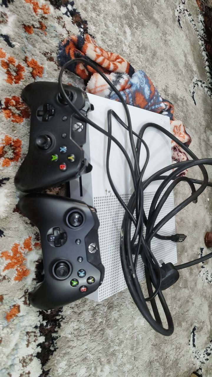 السلام عليكم 
اكس بوكس ون اس نضيف 
جوستكين لون اسود
حساب بيه فيفا٢٥ وبيس٢٥ وgta5
المساحه نصف تيرا
الاشتراك مخلص
الجهاز مفتوح
مكاني الناصريه (ماعندي توصيل) السعر170وبيه مجال تواصل ماسنجر


**إذا كنت صاحب هذا الإعلان وتريد حذفه لأي سبب، رجاءا أرسل رسالة إلى الدعم الفني**