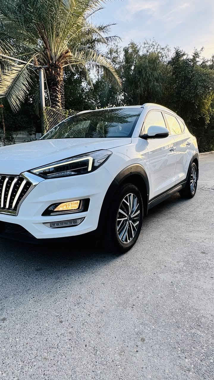 سلام عليكم 
للبيع هونداي توكسان موديل 2020 
فول مواصفات عدا البانوراما 
لايت خمس عدسات 
بيه صبغ نصف باب خلفي  ربع  بنيد صبغ 
تعديل بارد بيه  
ماشيه 113
المواصفات : 
* محرك :2000 دوش 
* بصمه 
* كراسي كهرباء 
* تبريد قطعتين 
* اشاير بلمري + المري شفط
* حساسات
* اناره LED اماميه وخلفيه 
* شاشة + كاميره + كاربلي 
* شاحن وايرليست 
العنوان : بغداد -  حي جهاد- الاطباء  
السعر : 187ورقه وبيه مجال 
باقي التفاصيل الاتصال ؏ الرقم او واتساب
***********
