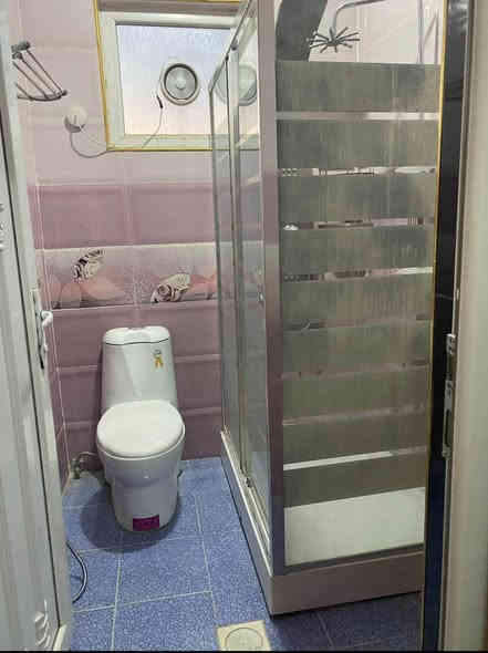 سلام عليكم شقه للايجار طابق  ثاني مكان كريعات شارع المعارض مقابيل الموارد المائيه الشقه جديده كلش كامله اي نقص مابيهه حجر مرمر ماطور ماء كيزر تانكيً بيهه واير سحب كامل بيهه ٤ انبير من ضمن الايجار يعني كهرباء كامله وبيهه خط انترنيت ونت كامله  السعر  ٤٠٠  ألف  الاتصال*********** 
***********
غرفه نوم وصاله مطبخ بلكونه خدمات الشقه كلش جديده ومرتبه وفقط عوائل بغداد
