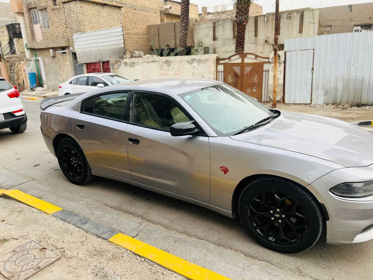 السلام عليكمً دوج جارجر موديل ١٥ بيهه ٣ قطع صبغ بدون ضربه وبدون دواخل جاملغ وبنيد صبغ وجاملغ خلفي كلير رقم بغداد بسمي سياره جاهزه من كلشي 

السعر ١٦٥  مكان السيآره بغداد 

***********
— في ‏بغداد‏.
