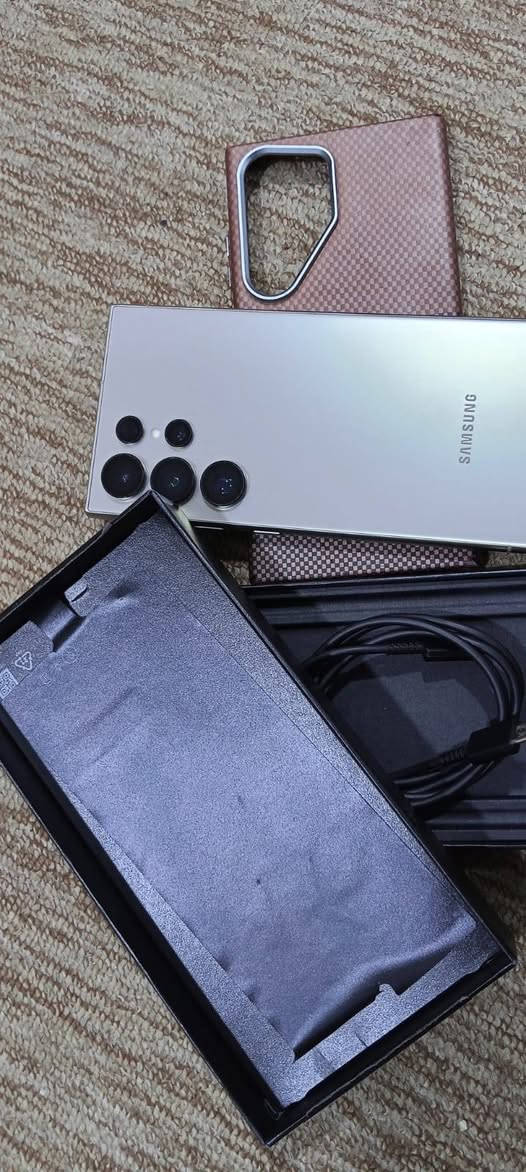 السلام عليكم S24 ultra للبيع
غني عن التعريق ذاكره 256 ملحقات كامله شوفة عينك كيبل مامستخدم ابد وحته الاصق الاسود مال الشركة موجود السعر 950ورجاءً جماعة لـ900لاتعلقون لان ماكاتب السعر بلخاص منطي سعر ولا تكسرون بسعر ماعاجبك السعر اعبر المنشور فدوه 
العنوان الديوانيه حي العسكري شارع 30قرب جامع زين العابدين
رقمي *********** / ***********
