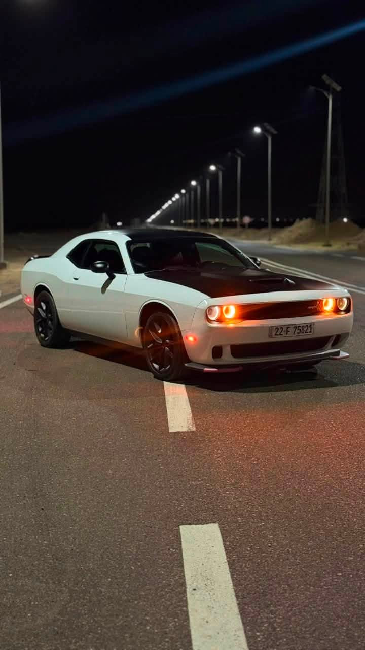 جالنجر Sxt موديل 2020
ماشية ٧٦ 
المواصفات داخل جلد احمر كشنات رياضي كهرباء 
تحكم الداخل فول كهرباء ستيرن كهرباء 
شاشة كبيرة 
تخم تايرات جديد 
ويل حجم 20 
كشنات تدفئة تبريد ستيرن تدفئة 
صدر مكينة تبريد السيارة كاملة وجاهزة
ضررها جاملغ بنيد بدون ايرباگ
بغداد القادسية
رقم اربيل بأسمي سنوية هزة جديدة
سعر : 187$
*********** علي
