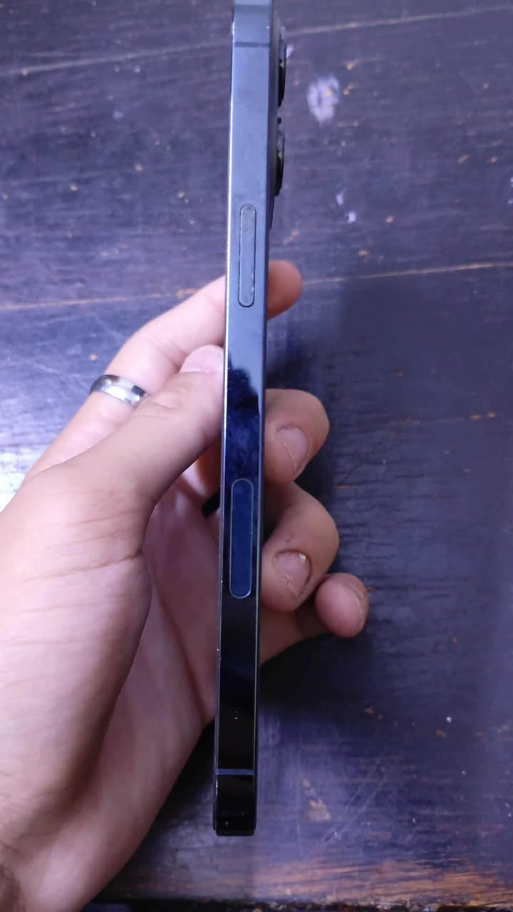 ايفون 12pro max للبيع جهاز مبدل شاشه اصلية مبدل بطاريه فيس ايدي مايشتغل بي كسر بلضهر بسيط اوربي ذاكرة256 جهاز يخبل سعر350قفل واتساب ***********
