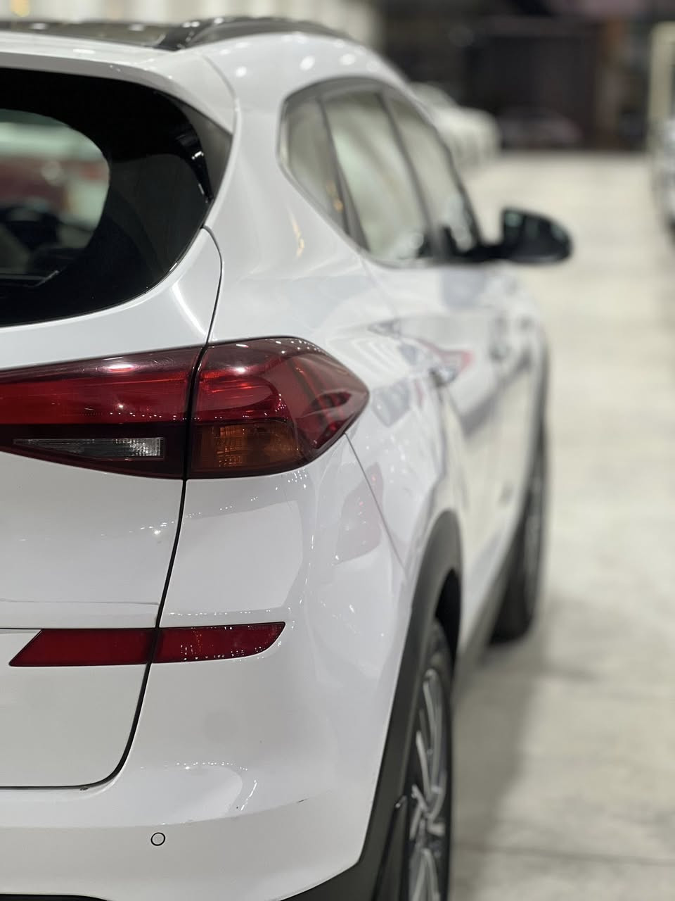 السلام عليكم
توسان 2020 خليجي مكفوله من صبغ والكير والمحرك عدا الي موجود بل سونار فقط اماكن بسيطه بارد 

مواصفات فوول 
نوراما 
بصمه 
كراسي كهرباء 
شاشه 
كامره 
تحكمات ستيرن 
ماشيه 95 الف كيلو 
مكاني بغداد 
***********

السعر 205$. وبيها مجال شي بسيط
