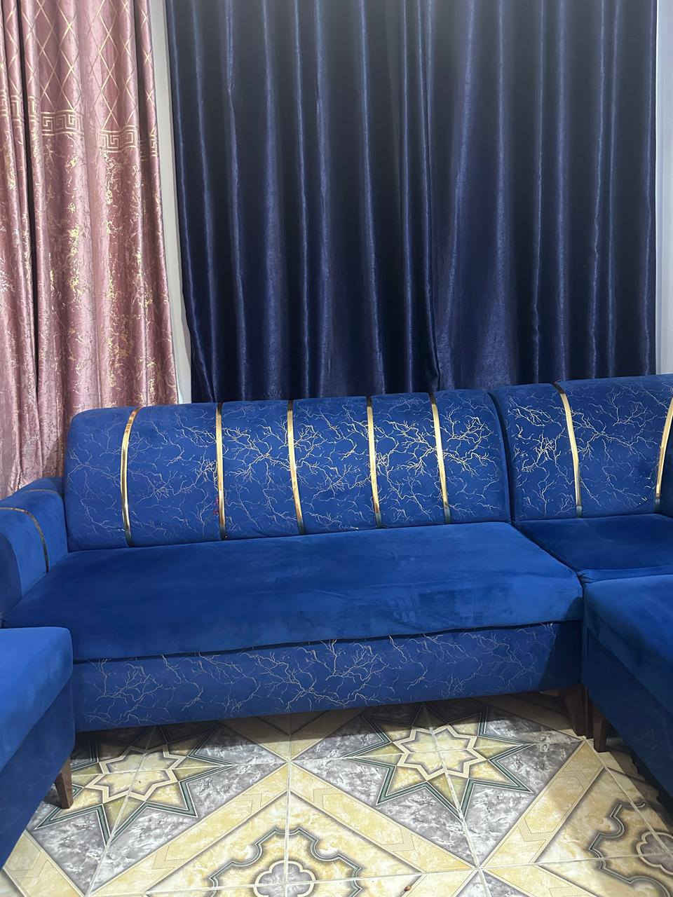 ديوان نظيف استعمال قليل استعمال السعر ٢٠٠ الف التواصل الرقم ***********
