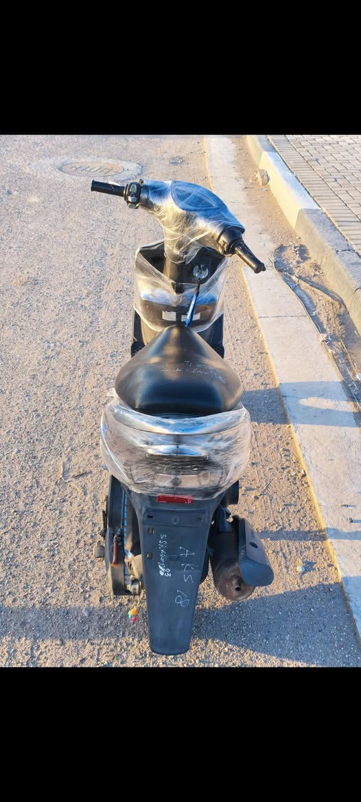 السلام عليكم.
🔺اعاده نشر للمره الثانيه بسبب الوعود الكاذبه🔺
دراجه ماكس عدله رمبه للبيع 
صارلهه 27 يوم من منزلهه 
السعر -واحد و100 -وبيهه مجال قليل للطيبين
مكاني بصره كرمه علي ابو صخير شارع الرايه
متواجد خاص واتسااب*********** 
الموشراي لايتعبني ويتعب روحه رجاءً
