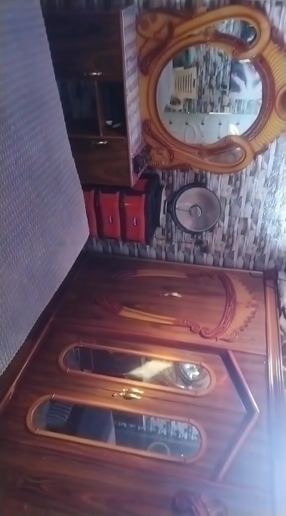 سلام عليكم غرفه اخشاب بليع لسعر 300 الف وبيه مجال الي يحب يتواصل خاص او يتصل هاذا رقمي ***********
