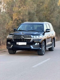 لاندكروز2020 اصل5700vxs رقم بغداد الجديد هزه وفحص وسنويه كله جديد مكفو...