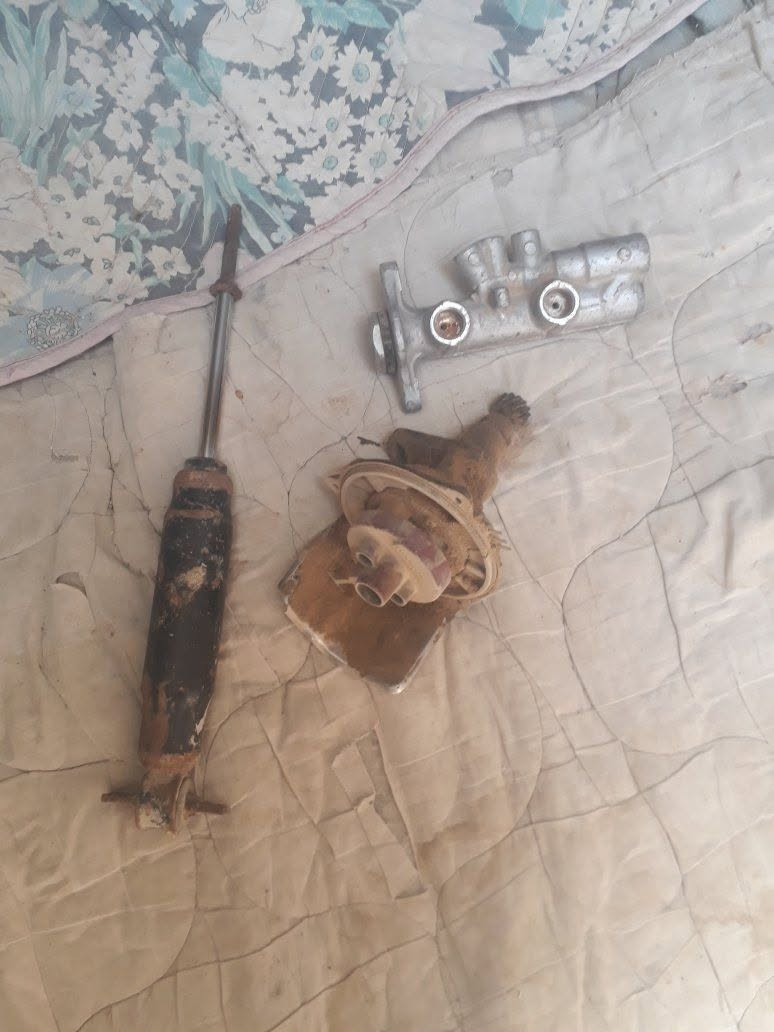 عنبار ودبل فولكة امامي وديلكو مكينه ثنين ونص وضاقطة مال ثنين ونص للبيع كلهن ما اعرف يشتغلن لاء الي يريدهن ينطي سعر وياخذهن مكاني سوق الشيوخ شراي يدلل بيش يفيدنه خل يجي


**إذا كنت صاحب هذا الإعلان وتريد حذفه لأي سبب، رجاءا أرسل رسالة إلى الدعم الفني**