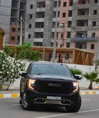 2024 GMC SIERRA K1500 DENALI ULTIMATE  وارد امريكي - رقم بصرة مميز باس...