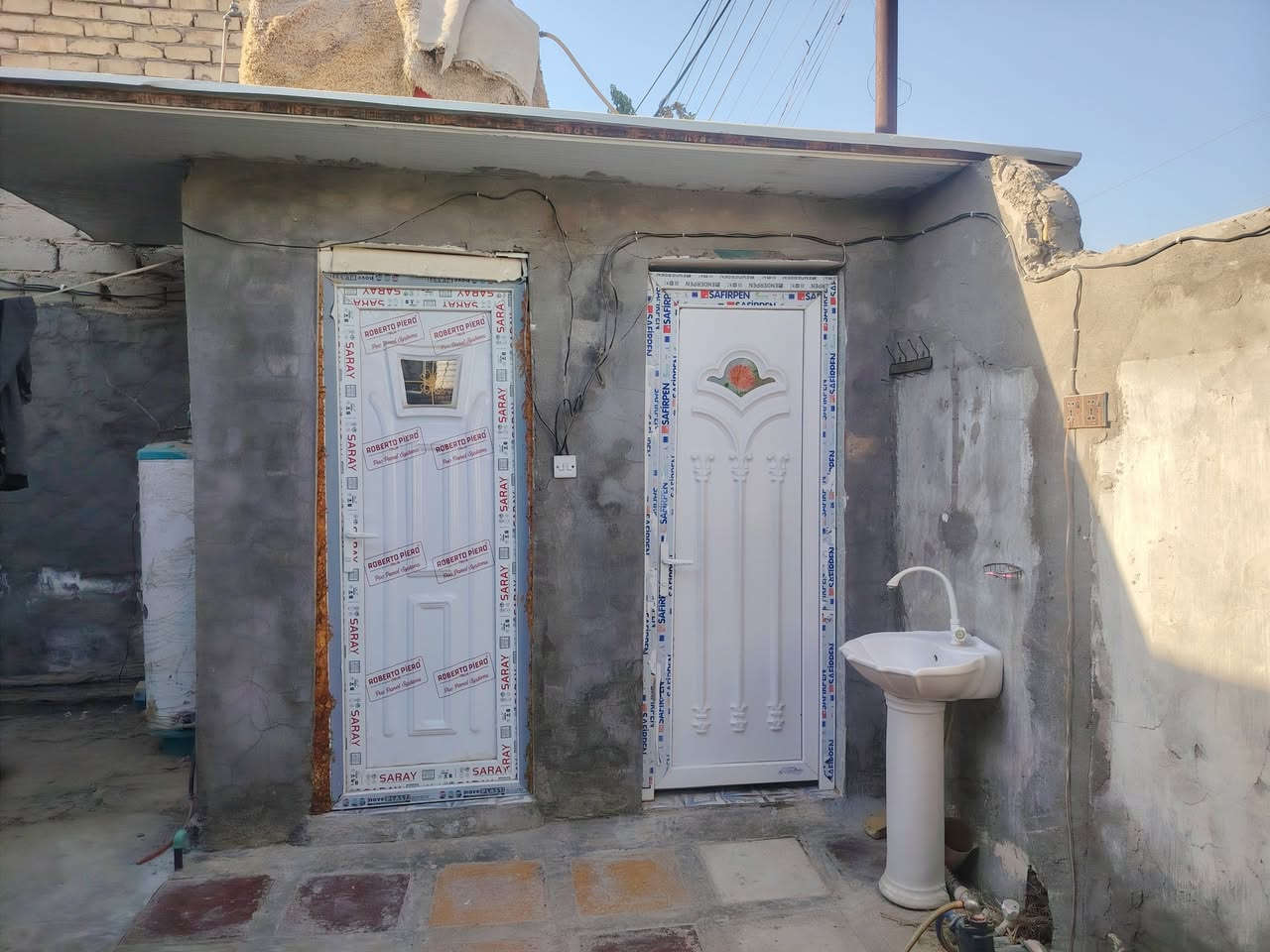 السلام عليكم بيت للبيع طابو صرف المساحه 140 متر غرفتين وصاله ومطبخ واستقبال حي العسكري قرب مدرسة كميل الابتدائية الاستفسار *********** بيه واتساب
