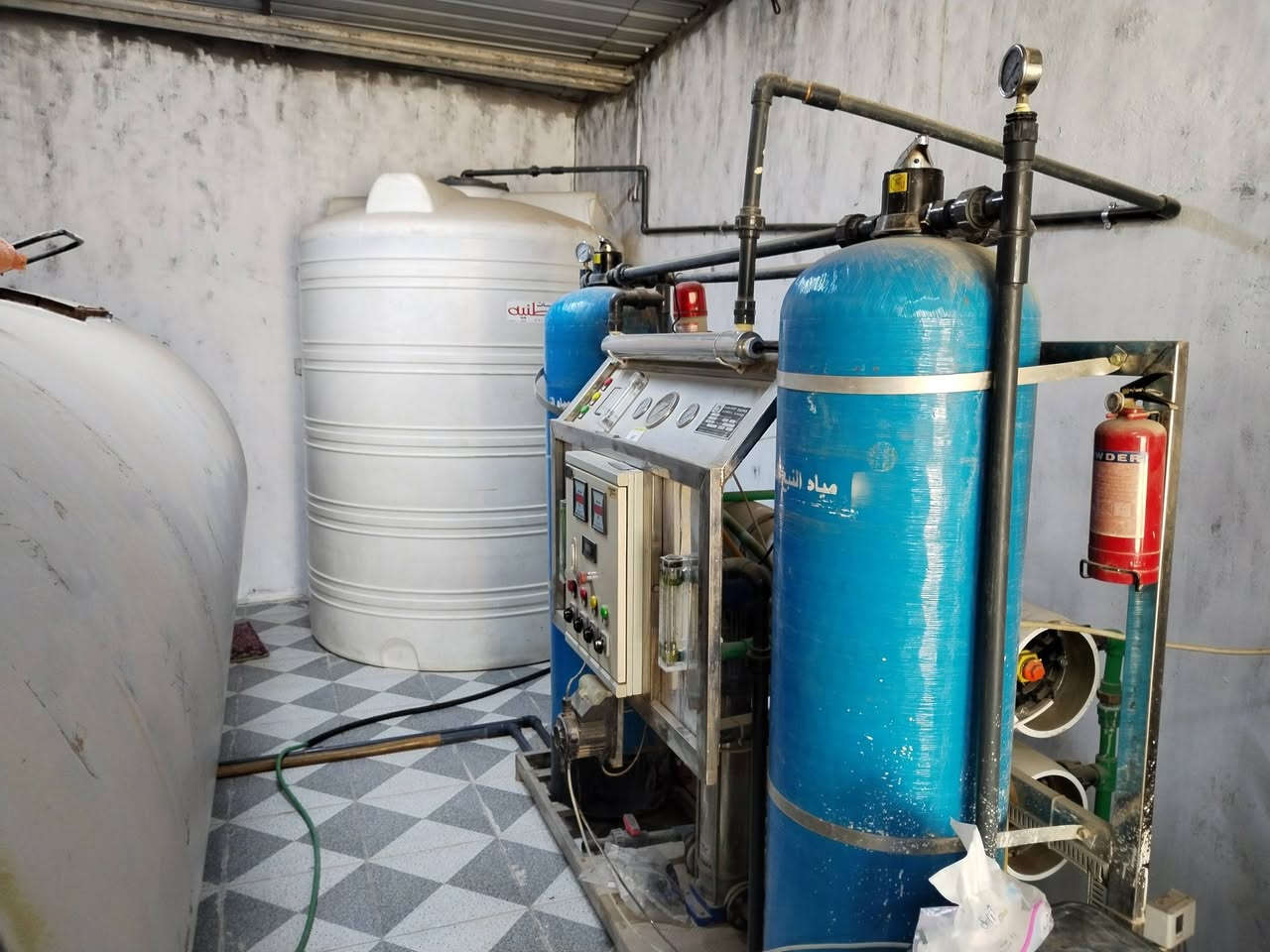 السلام عليكم
معمل تصفيه يطالي صنع 2متر +خزان ماء10000لتر+خزان ثاني5000لتر
السعر50ورقه وبي مجال ***********
