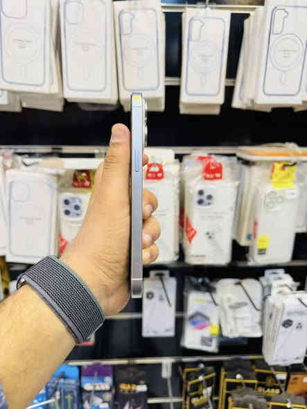 السلام عليكم للبيع 
iPhone 15 pro max 
ذاكره 256 
بطاريه 90‎%‎ 
لون ابيض نضافه 98‎%‎ الجهاز ماستر A/AA كله شغال الجهاز بيه اي خلل فقط مبدل شاشه اصليه تفصيخ اصليه كله شغال فيس ايدي انترنيت كامرات صوت كله شغال ملحقاته فقط كارتونه السعر قفل 775 الف مكاني بغداد مدينه الصدر رقمي ***********
