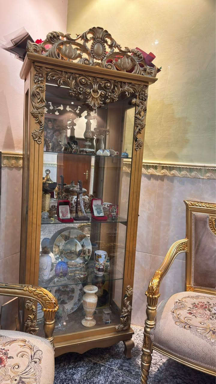 تخم مصري زان عشره مقاعد مستعمل مع طبلات مرمر طبيعي طبله وسطيه وطبلتين جانبيه
مع فاترينا للبيع


**إذا كنت صاحب هذا الإعلان وتريد حذفه لأي سبب، رجاءا أرسل رسالة إلى الدعم الفني**