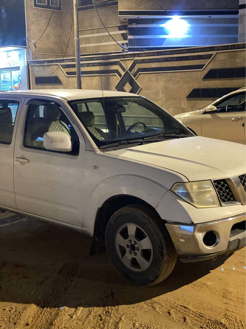 نيفارا 2013 اوتماتيك رقم بصره سنويه مامنتهيه بيها جاملغ وباب وبيها ملاحظات ب 98 وبيها مجال ***********
