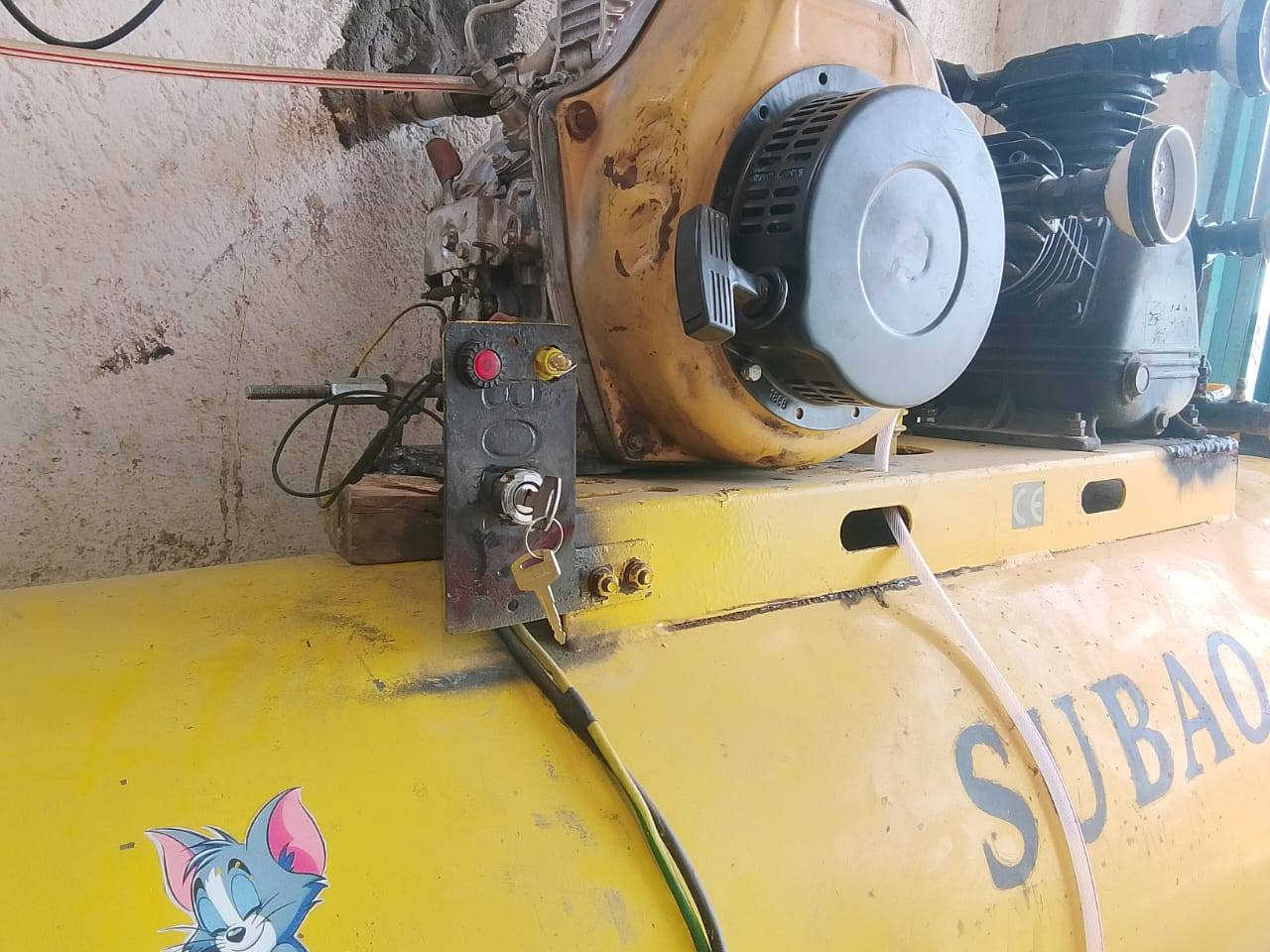 كمبريسر محرك كاز ٥٠٠ لتر سعر والتفاصيل الباقي تصال برقم *********** ديوانية ال بدير شارع العام مقبوله البانزين خانه
