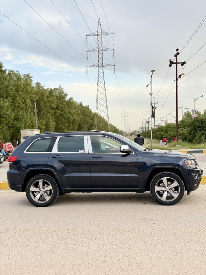 السلام عليكم للبيع Jeep بلاك توب
(موديل 2015 امريكي )
(المحرك : V6.  3.6L دفع رباعي 4x4 )
(رقم بغداد بسمي الجديد 11 تحويل ثاني يوم )
 (سياره ماشيه 100 الف ميل )
(حادث السياره جاملغ وبنيد بدون دواخل )
صور الحادث والسونار مرفق داخل المنشور 
(موصفات فول 1/1 )
* دفع رباعي 4x4 . )
* فرش المقاعد من الجلد . )
*صفي المقاعد الأمامية كهربائية .)
* صفي المقاعد الأمامية مع تدفئة   . )
* ويل قياس 20 انج .)
* تدفئة ستيرن . )
* فتحه سقف .)
* نظام الملاحة (GPS) . 
* مصابيح امامية زنون . )
* كشافات ضباب بروجكتر زنون . )
* تشغيل عن بعد .)
*  حساسات خلفية .)
* كاميرا خلفية .)
* مرايا بخاصية التعتيم الذاتي . )
* مرايا جانبية قابلة للطي . )
* بلوتوث تلفون . ؟
* محدد سرعة . )
السياره جاهزه كير ومحرك وحداديه وتبريد وتخم تاير اي نقص مابيها جاهزه 
(مكان سياره حله شارع 60 )
(السعر 182 وبيها مجال قليل )
للاستفسار / ***********
واتساب ***********
