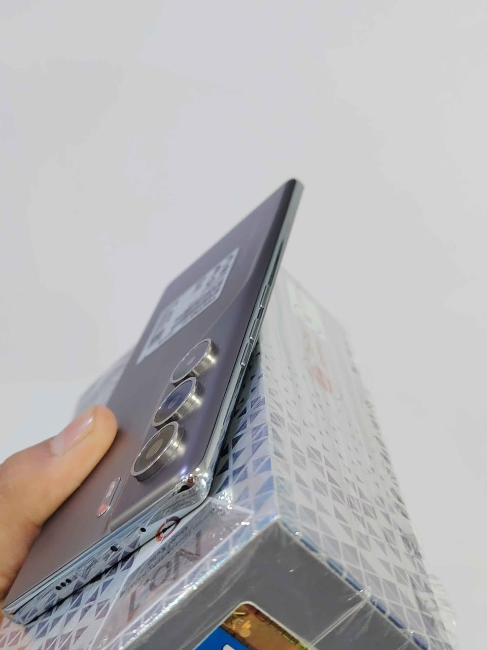 السلام عليكم للبيع تكنو كامون 40 برو 5G ذاكرة 256 استخدام قليل حاله حال جديد  نضافتة 100% كامل كل ملحقاته الاصلية جهاز معرف بالمواضفات القوية السعر 290 وبي مجال مكاني البصرة *********** البصرة, العراق
