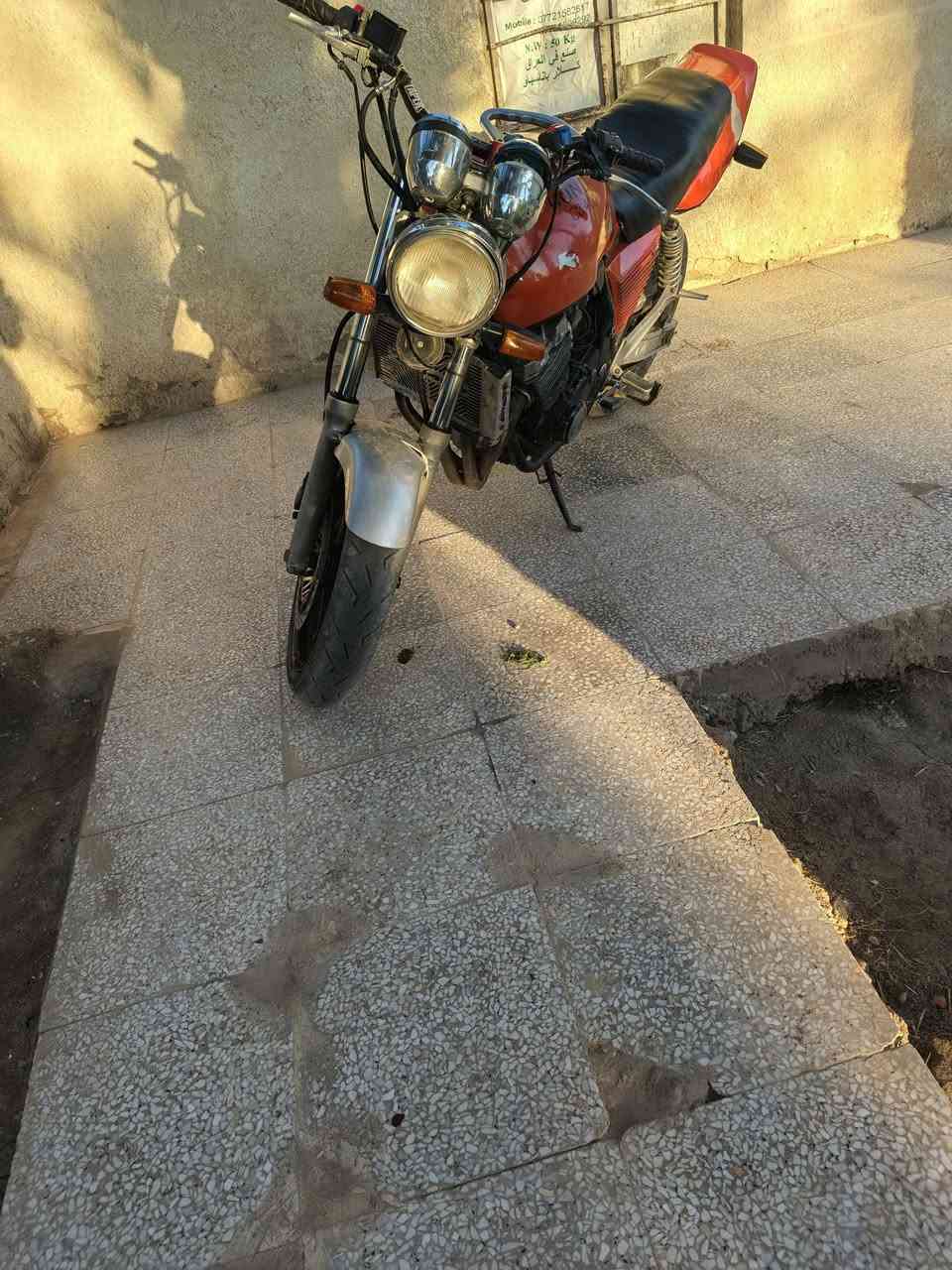 السلام عليكم.. 
دراجه cB400 جيل اول مكينه سوده ١٦ولف مبدل بوشه گير مكفول ضفيره مكفوله صالنصه كاتم ورياضي تايرات نضيفه الدراجه بلكاتها واكفه اكفلك كلشي اوراقها كامله ومنفيسها هم 
مال جناي السعر( مليون ) ترهم مراوس بآيفون 15برو ماكس 
واتساب ***********
         ***********
