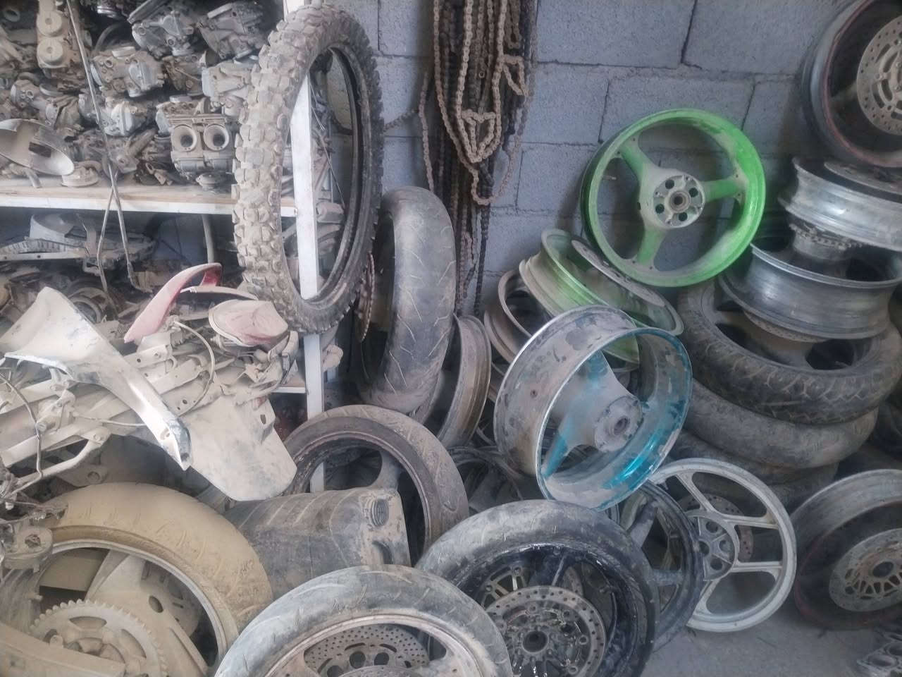 متوفر غراض سيبي فور فيراكو ربع هايسونك دفل 954 هوندا سيبي ٧٥٠ باندا ربع و ٤٠٠ افوراي كلشي موجود اي غراض تحتاج موجود تايرات مال باله نقشه حلوه كلشي موجود رقم *********** او راسلني خاص اتصل بي واتساب مكاني ديالئ بعقوبه يوجد توصيل لكل محافضات
