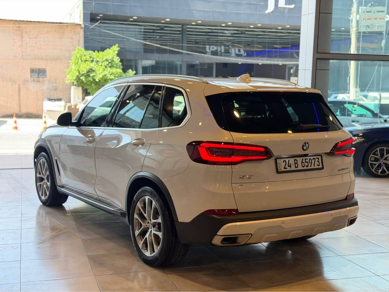 BMW X5 2023
كلين تايتل 
فول مواصفات 
لايتات ليد زينون متحرك 
حساس خلفي امامي 
رادار امامي جانبي خلفي 
بانوراما 
4*4
كشنات هيتر ميموري ديزانو 
تشغيل عن بعد 
شاشة كبير كاربلةي 
5 كاميرة 
داتاشو 
سيارة كلين تايتل بدون صبغ بدون حادث 
٣٩٣$
*********** وتس اب 
*********** أربيل, العراق
