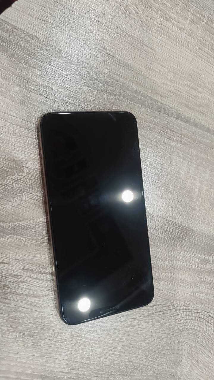 ايفون اكس ماكس للبيع شخط مابي ونضيف بطارية 100 
السعر خاص او مراوس عادي العنوان نجف ***********
