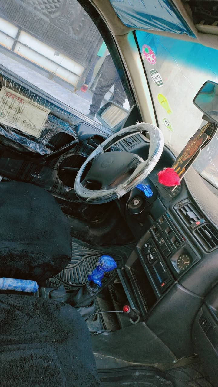 سياره للبيع محرك16 لون ماروني سنويه صاقطه 21 نضيفه كابون بانزين السعر 26 الاتصال ***********
