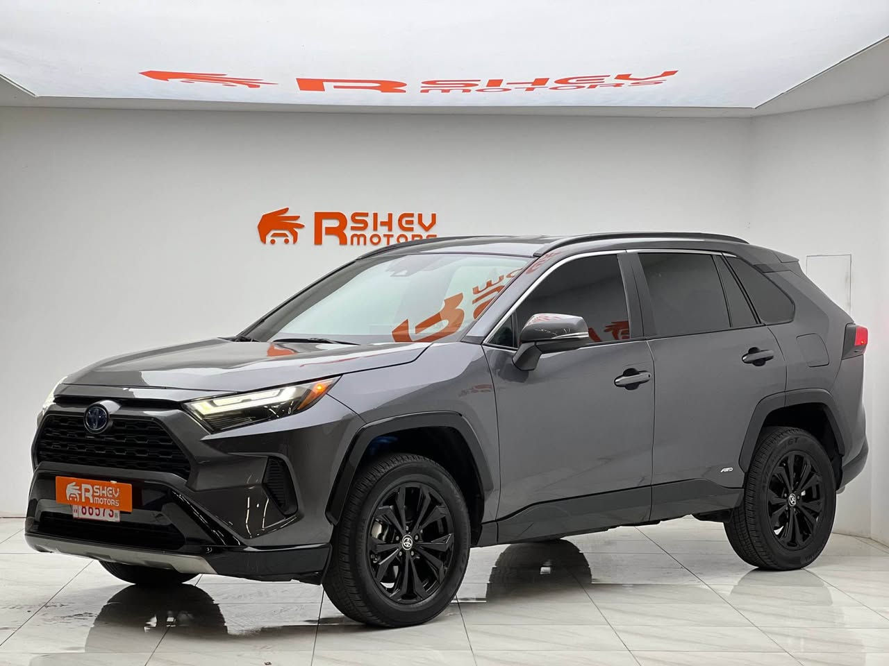 Toyota Rav4 SE Hybrid 2024
تويوتا Rav4 SE Hybrid 

مواصفات SE (رادار و حساسات -شاشة-كاميرة خلفية - و تشغيل بصمة- رادارات-تدفئة المقاعد-مقاعد كهربائية -مثبت سرعة- تدفئة مقود القيادة- أبل كاربلي-أندرويدأوتو) يعني فول فول
مكينة 4سلندر+2.5 لتر
ماشية 64,000 ميل فقط

السيارة بیها قطعة صبغ و ٤-٥ اماكن تعديل بارد بدون دواخل و ایرباک سقف سستم شرکة راجع

السيارة كلش حلوة و نظيفة
مكفولة من كير و محرك وكهربائيات

بسعر بلاااش (215$) ورقة و بيها مجال للطيبين

مكان السيارة

دهوك -معرض ارشف R-Shev
رقم51 من معارض التيرمينال 

***********
*********** دهوك, العراق

