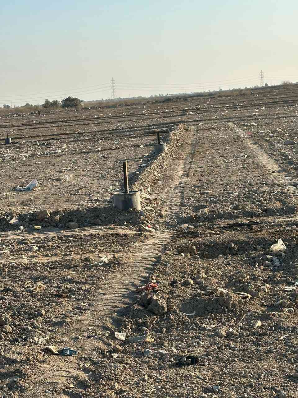 قطع ارض البيع مساحه 200 متر وابيع 100 متر الواجه 5 الكلي منطقة الدهنه  الغزاليه نهايه شارع المركزومجمع المستقبل عادي ابيع ملك صرف طابو ابو غريب بلديه المنصور الاسعار على حسب القطع اكو 40 اكو 50 اكو 60 امتر متر او 200 متر على حسب كلشي متوفر راسلني على واتساب او تخابر 
*********** ملاحظه كلشي موجود حته توزيع لامانه
