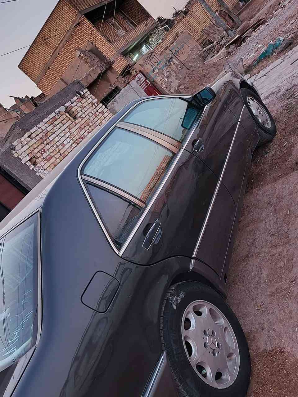 سلام عليكم مارسدس شبح موديل 95سياره كلش متعوب عليه وكلش نضيفه بلعافيه علياخذه بجيس مابيه شي ميشتفل نضافه 100من 10فول للاخير ومعروف مواصفات لفول عارضه 80وبيه مجال بيع او مراوس حسب لقناعه حتلواطي فرق مكاني بغداد رقم الهاتف ***********
