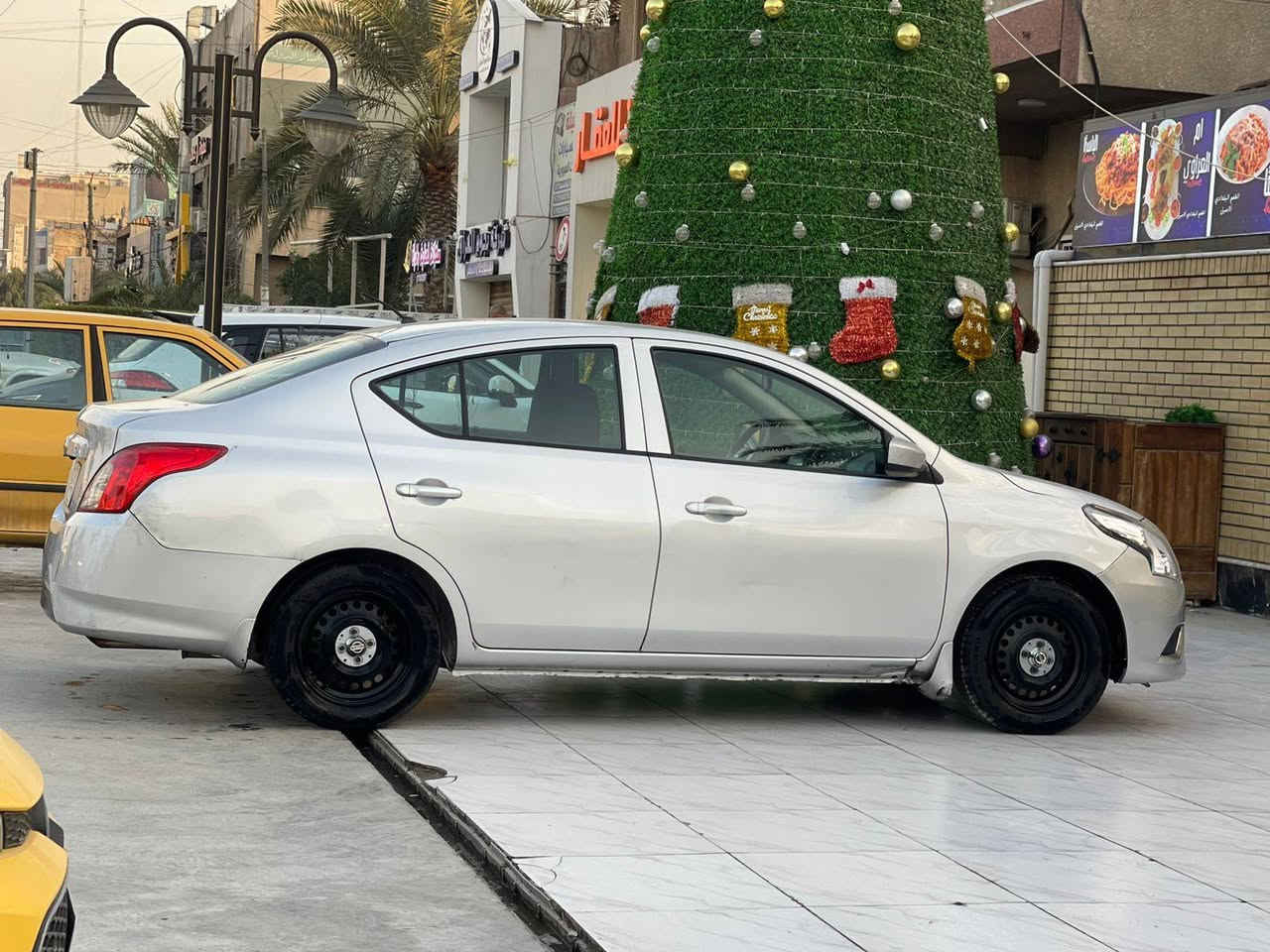 نيسان فيرسا 2016
جدا نضيفة
مكينة 1800المرغوب 
صدر جديد✅
تخم تاير جديد ✅
أدامه كامله للسياره ✅
كير ومكينه كفاله ✅
حادثها بنيد فقط
ماشية 87ml
السونار مرفوق بالمنشور 
السعر  92 وبيها مجال
عنواني بغداد جميلة شارع خيرالله قرب جامع مجيسر
*********** للاستفسار بغداد, العراق
