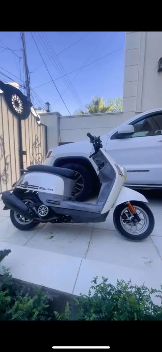 السلام عليكم 
بوليس دراجه كفاله مكينه بل جيس شلعه معدل ميحتاج احجي بيه تزويد تختلف عن العاديه اكرر بيه تزويد من الرمبه 
١-وياله 
٢-قبق فلاوين 
٣-قطره مال دهن
٤-كاسحه خلفيه 
٥-صدر امامي 
٦-دبل خلفي
طسته تخبل  حته لهندر ماشاده نكر سلف بكل وقت
السعر ٩٧٥بيه مجال الدراجه مصروف عليه 
مكاني بغداد الرئاسه شارع ٢٠رقمي***********
