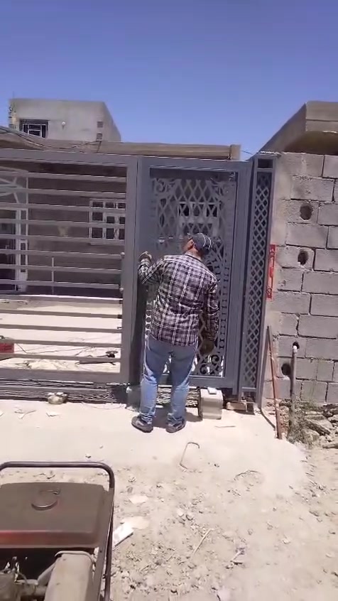 بيت للبيع طابو زاعي سند 25ركن مساحه 250متر غرفتين صاله استقبال مطبخ حمامات طرمه حديقه ع شارعين مكان سده قرب المحافظه بالبذياب يم خدمات مدارس مستوصف بسعر مناسب 65بي مجال ***********
