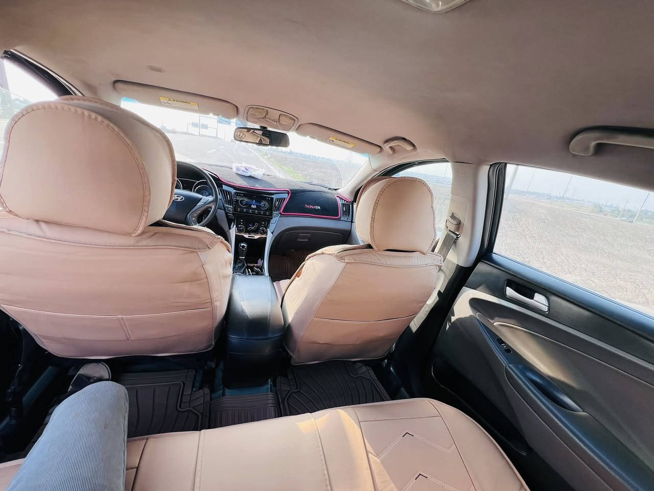 سوناتا 2012امريكي سياره نضيفه وحلوه. سعرها 95 وبيها مجال    مكلف بلنشر صاحب السياره هاذا رقمه. ***********
