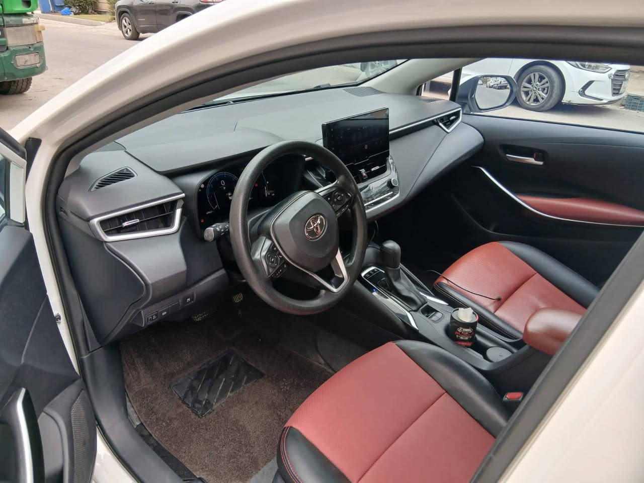 السلام عليكم
كورلا هايبرد شكل الخليجي 2023
سياره مكفوله من صبغ والبارد عدا رصعه صغيره
ماشيه 64
داخل احمر
 الجام والسلايت روف كله مغلف بولورايز اصلي
دهن وفلاتر كلهن مبدلات جدد
مكاني بغداد الصليخ
سعرها 139
***********
