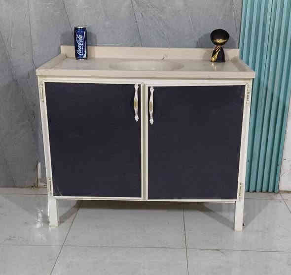 🟤 كاونتر أنيق وعصري لتكملة مطبخك!
📍 تصميم جميل 

✨ تصميم حديثة الالوان مميزه 

#كاونتر_مطبخ #تصميم_مطبخ #كاونترات_ألمنيوم #مطابخ_عصرية❤️للحجز والاستفسار 
***********
